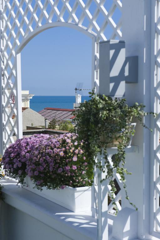 White House Hotel Trani Exterior photo